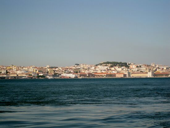 Blick auf Lissabon von der Fähre aus