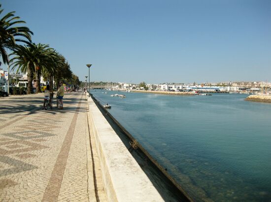 Die Promenade am Kanal