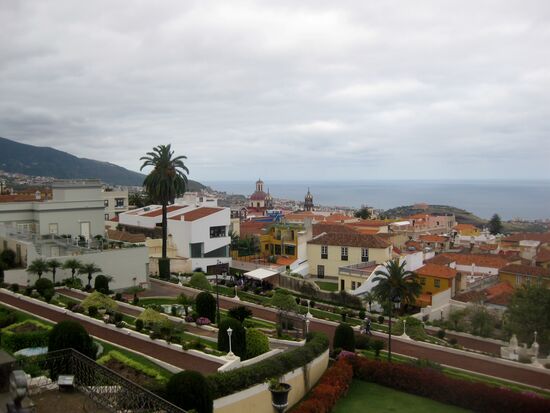 Sicht auf die Stadt und das Meer