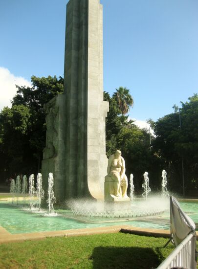 Springbrunnen mit Denkmal