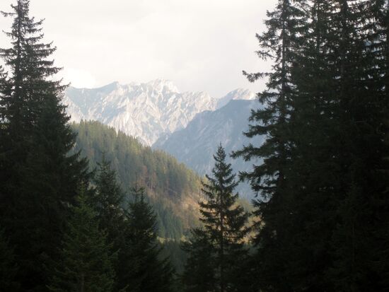 Durchblick auf die hohen Berge
