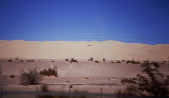 Sanddünen vom Auto aus gesehen