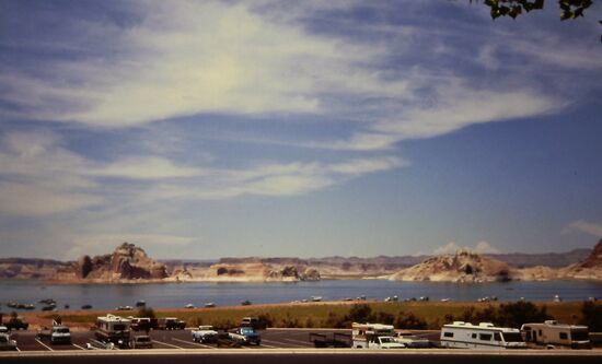 Parkplatz und Picknick Area am See