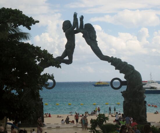 Bronzeskulptur am  Parque Los Fundadores