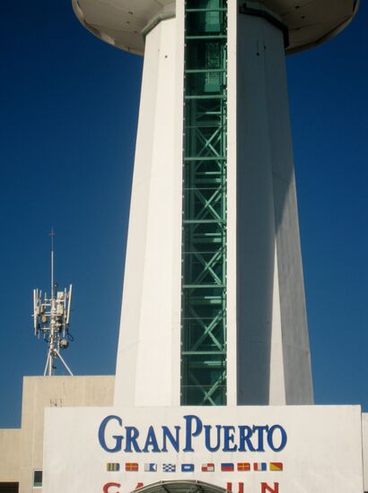 Hafengeböude in Puerto Juarez