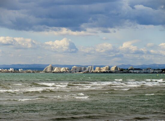 Blick auf La Grande Motte von Le Grau du Roi aus