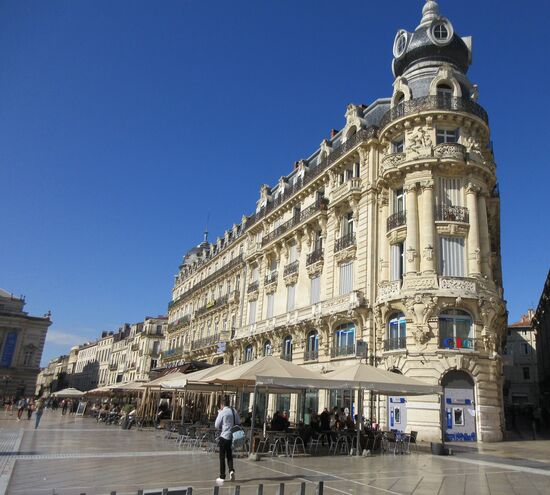 Am Place de la Comédie'Co