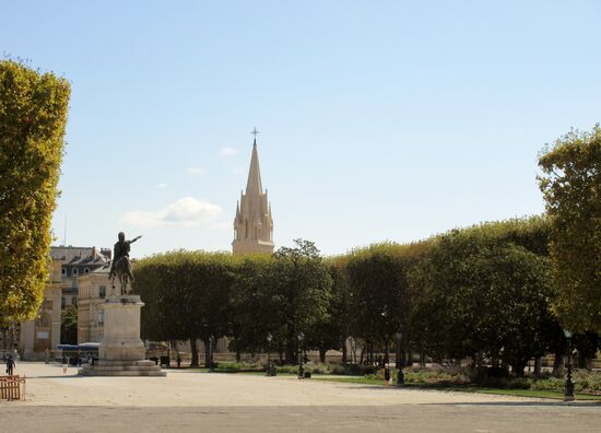 Promenade Peyrou mit Blick auf die Kirche St. Anne