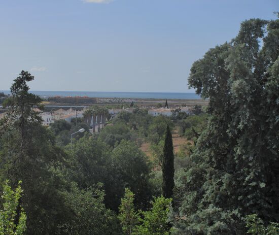 Von weitem sieht man das Meer