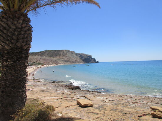 Blick von der Promenade aufs Meer und den Rocha Negra
