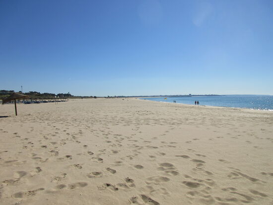 Meia Praia  Spuren im Sand