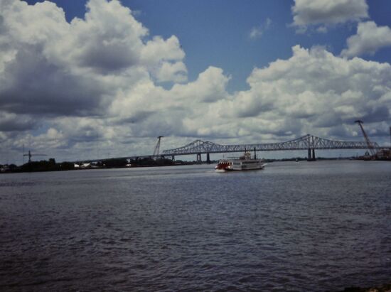 Die Huey Long Brücke über den Mississippi