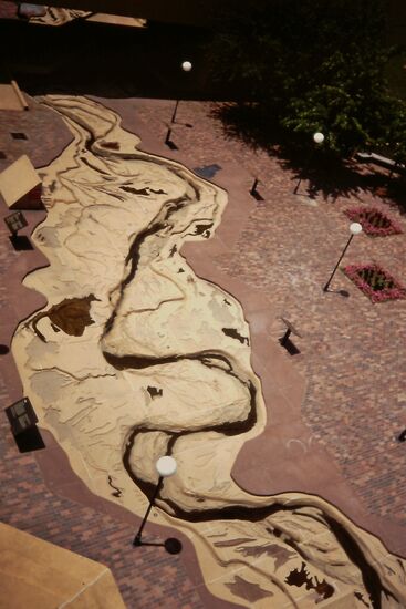 Relief  vom Mississipppi auf  Mud Island