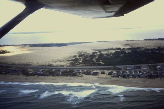 Die grosse Sanddüne im Hintergrund