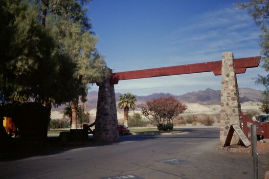 Der Eingang zur Furnace Creek Ranch