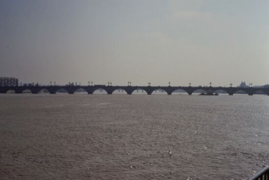 Blick auf Pont de Pierre