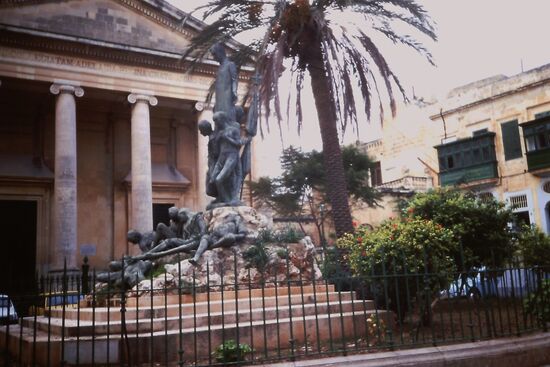 Monument  für den Freiheitskä,mpfer Dun Mikiel Xerna und Compatriots am Independence Square