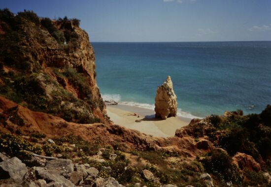 Felsformation direkt am Wasser