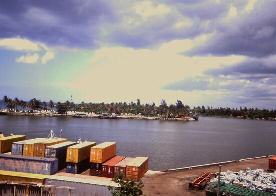 Der Hafen am Rio Omaza