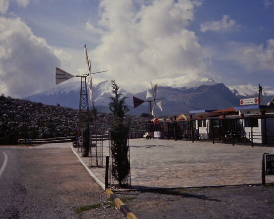 Im Hintergrund das Ida-Gebirge