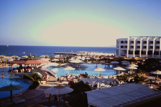 Die grosszügige Poolanlage