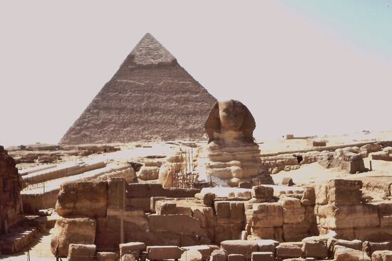 Sphinx und Pyramide