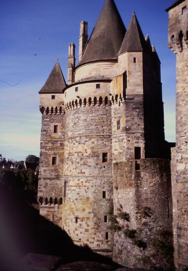 Mächtiger Turm der Burg