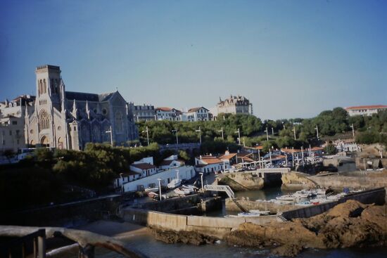 Kirche "Eugénie" und die kleinen Hafenbecken