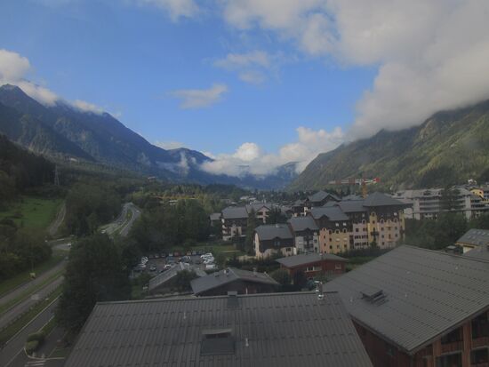 Blick auf den Ort am Mittag