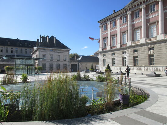 Rechts Palais de Justice