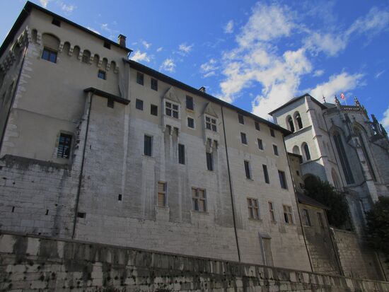 Das mächtige Schloss der Grafen von Savoyen