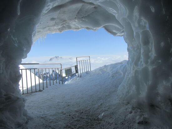 Eistunnel nur für Bergsteiger!
