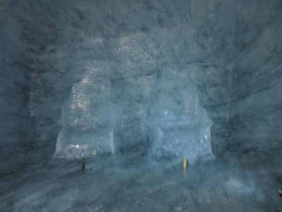 In der Eishöhle