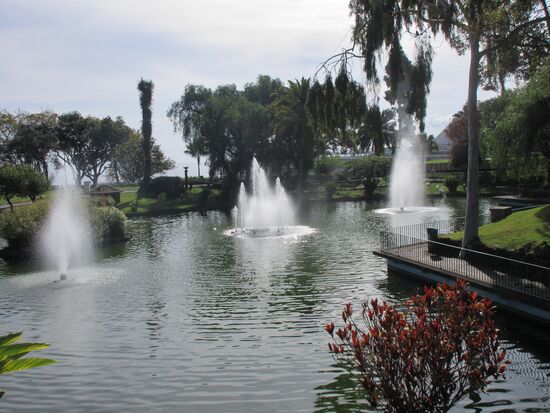 Sehr attraktiv der Teich mit den Springbrunnen