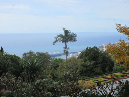 Blick auf den Hafen und das Meer