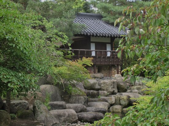 Der Pavillon am Wasser