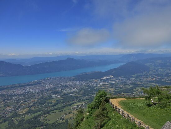 Blick auf Aix-les-Bains und den Lac du Bourget