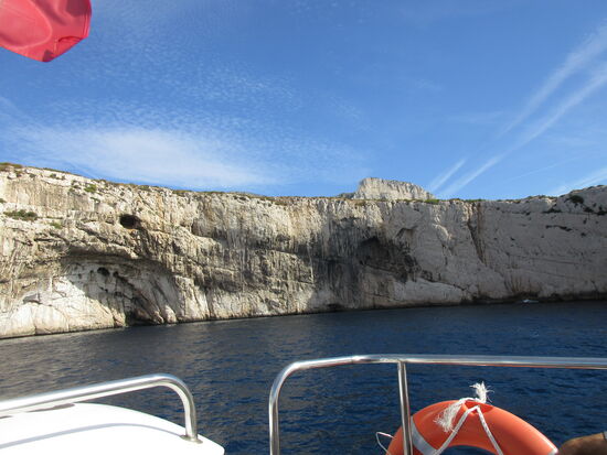 Am Ende die Felsen wie eine Mauer