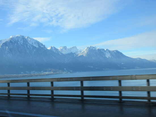 Blick auf Genfersee und die Savoyer Alpen
