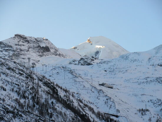 Blick auf Allalinhorn (4027 m) und Rimpfischhorn (4199 m)
