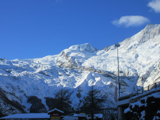 Blick auf Alphubel (4206 m) und Täschhorn (4491 m)