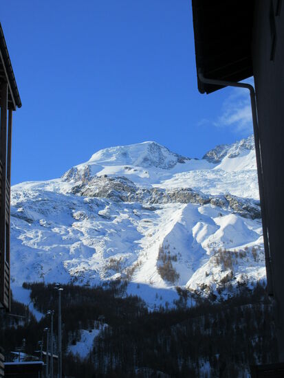 Die Sonne ist nur noch oben auf den hohen Bergen