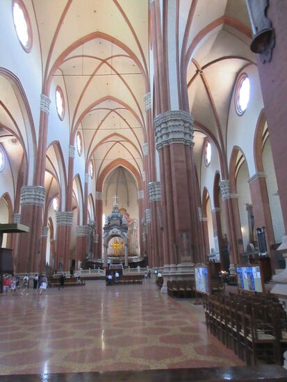 Das Innere der Basilika