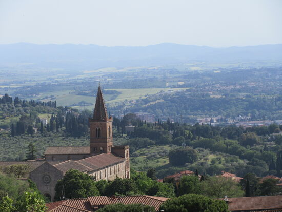 Blick auf Kirche und Kloster Santa Giuliana