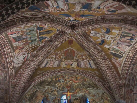 Das Innere der Basilika erinnert an den Petersdom in Rom