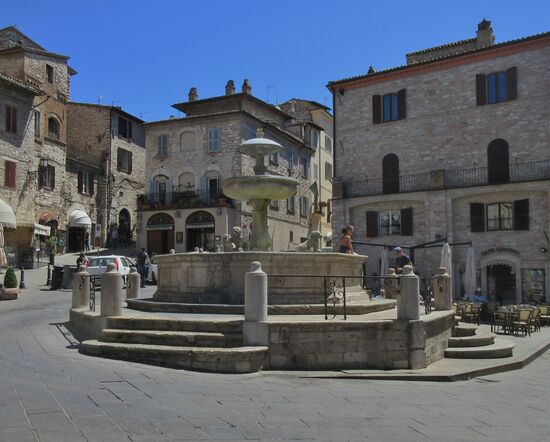 Fontana dei Tre Leoni