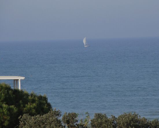 Blick aufs Meer von der Dachterrasse des Hotels