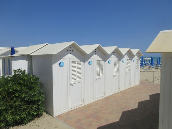 Typische Umkleidekabinen