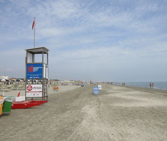 Der lange Sandstrand