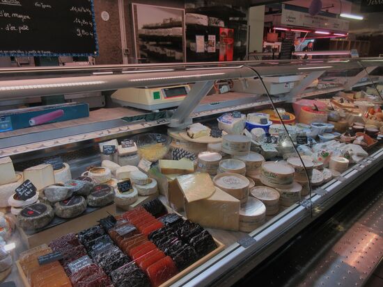 Kösestand in der Markthalle